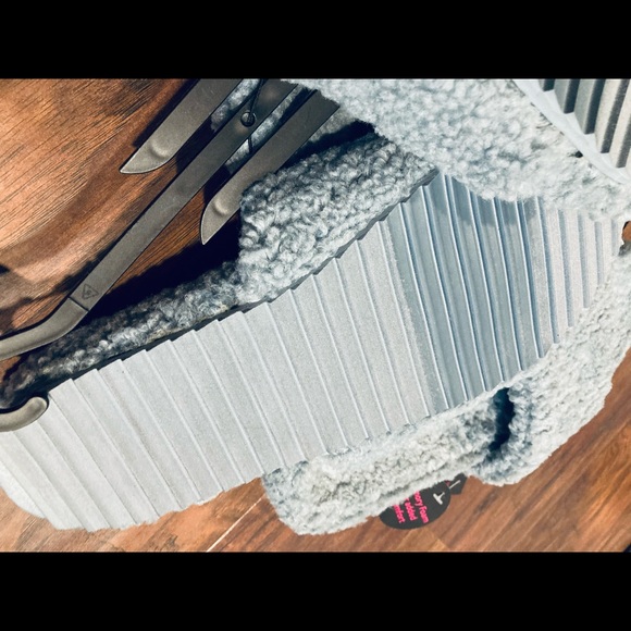 NWT Memory Foam Fleece Fuzzy Slippers - Picture 4 of 4